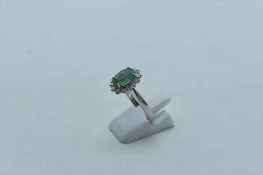 Anello con smeraldo e diamanti