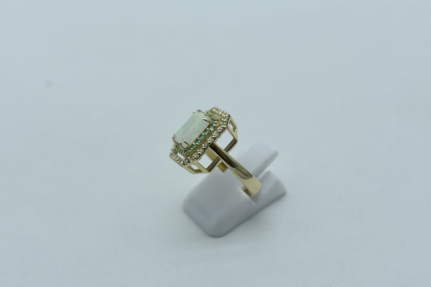 Anello con opale e smeraldo