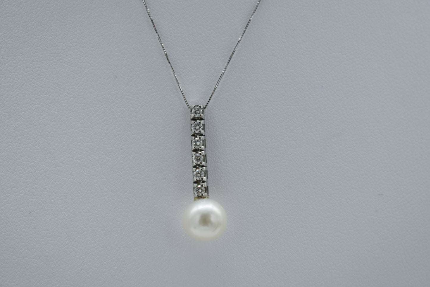 Collana con pendente di perla