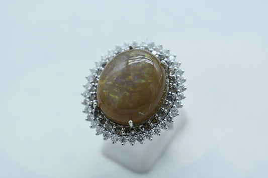 Anello con opale giallo e diamanti