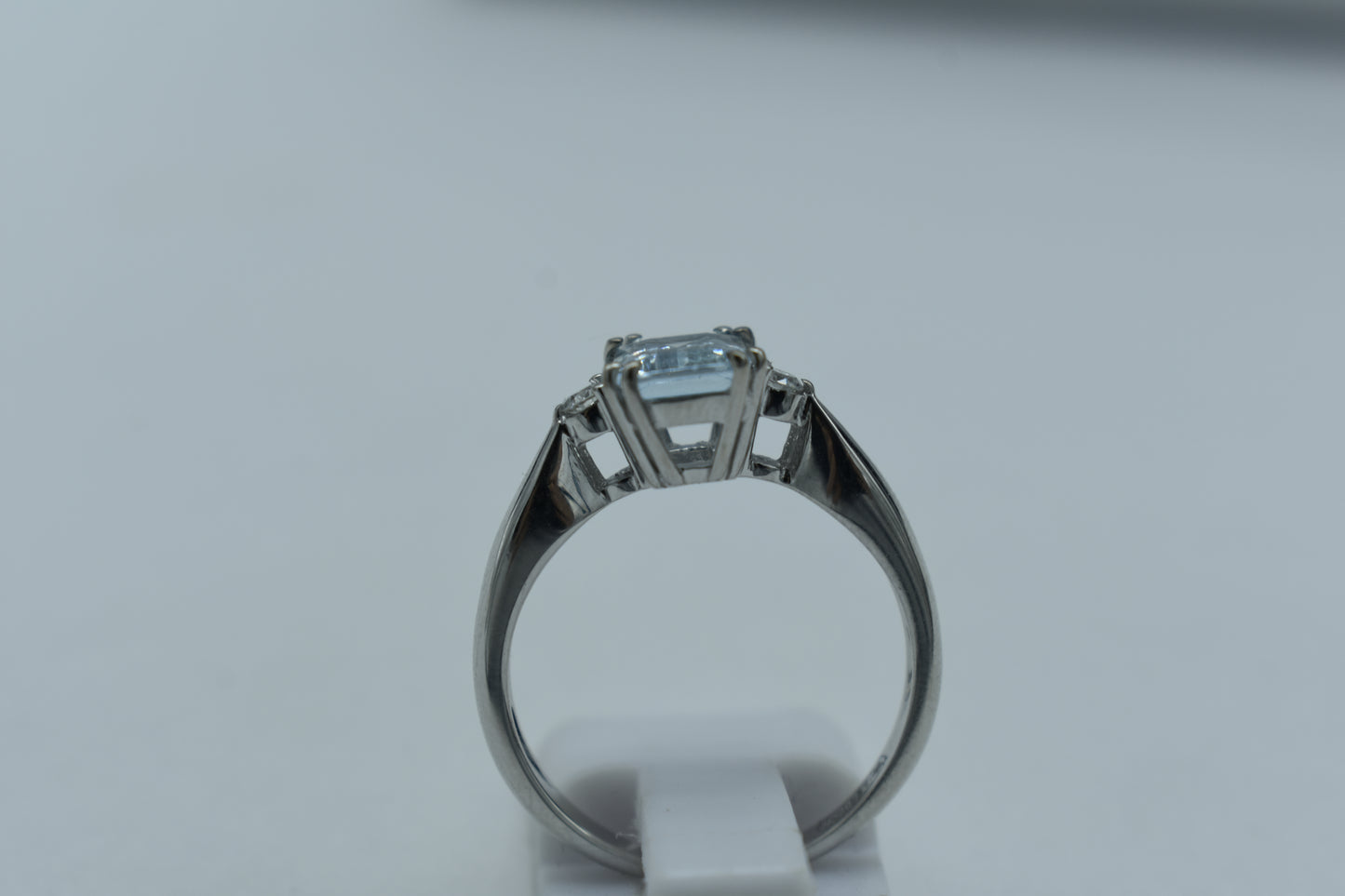 Anello di acquamarina e diamanti