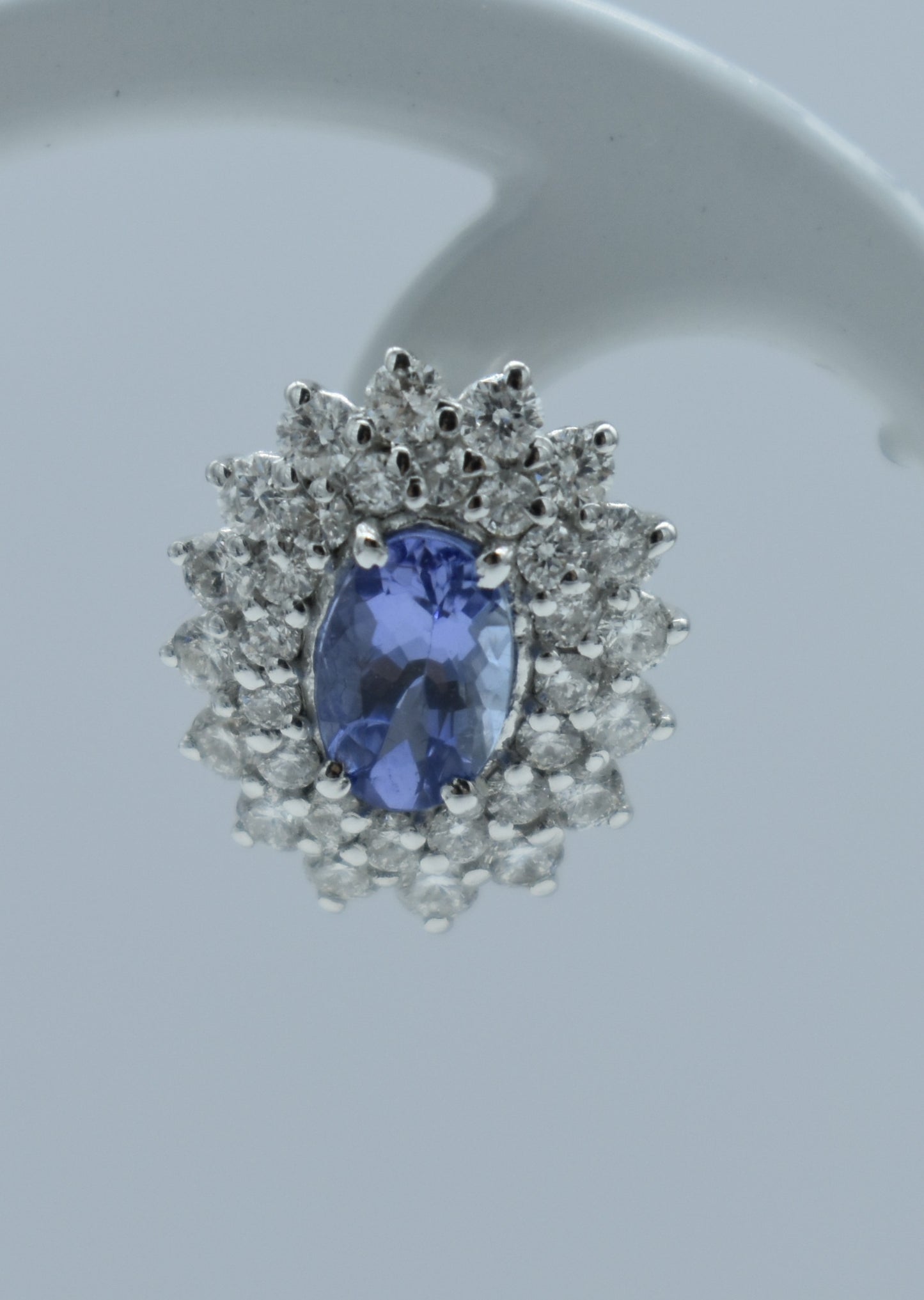Orecchini con centrale di tanzanite e diamanti