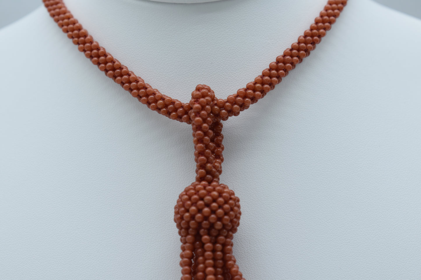 Collana con pendente di corallo