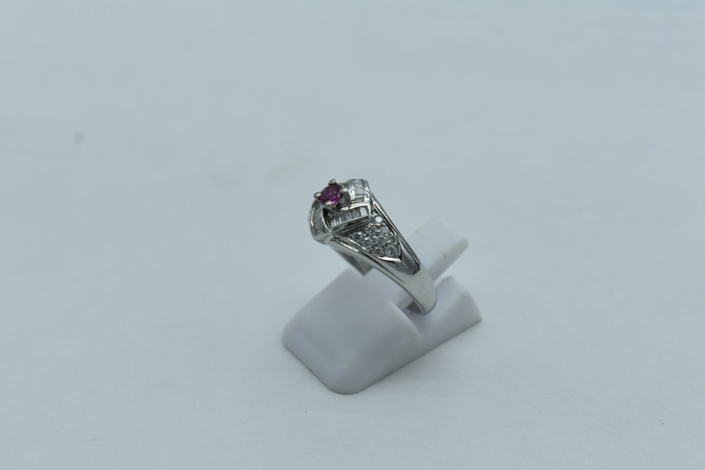Anello con diamanti e rubini