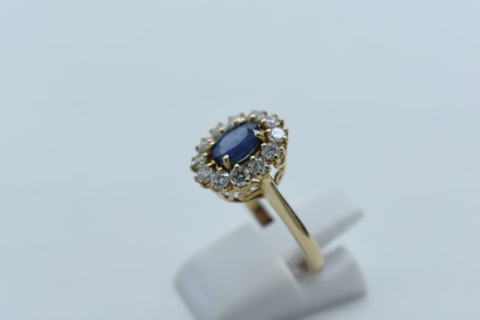 Anello con zaffiro e diamanti