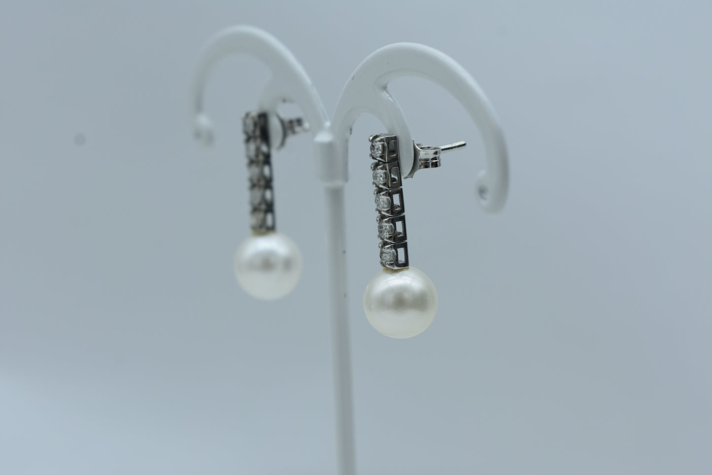 Orecchini pendenti con perla