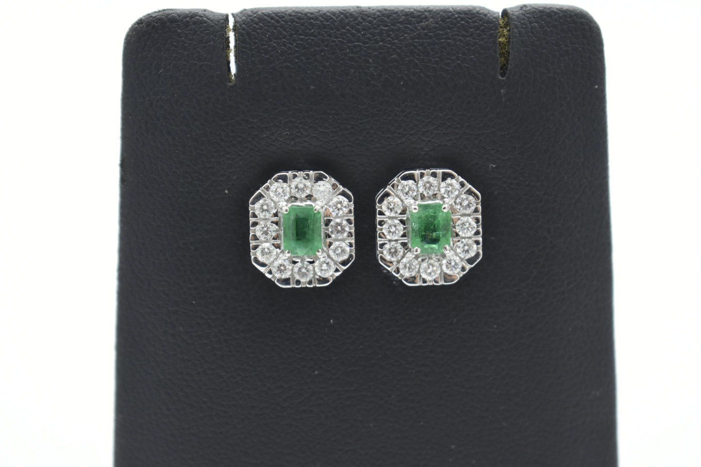 Orecchini quadrati con smerali e diamanti