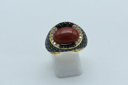 Anello spola di corallo e diamanti neri e bianchi