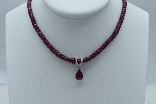 Collana filo di rubini con pendente