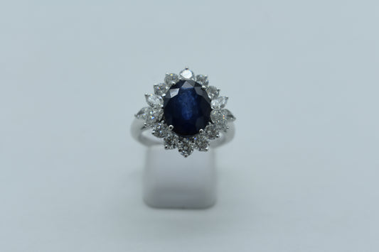 Anello di zaffiro con diamanti