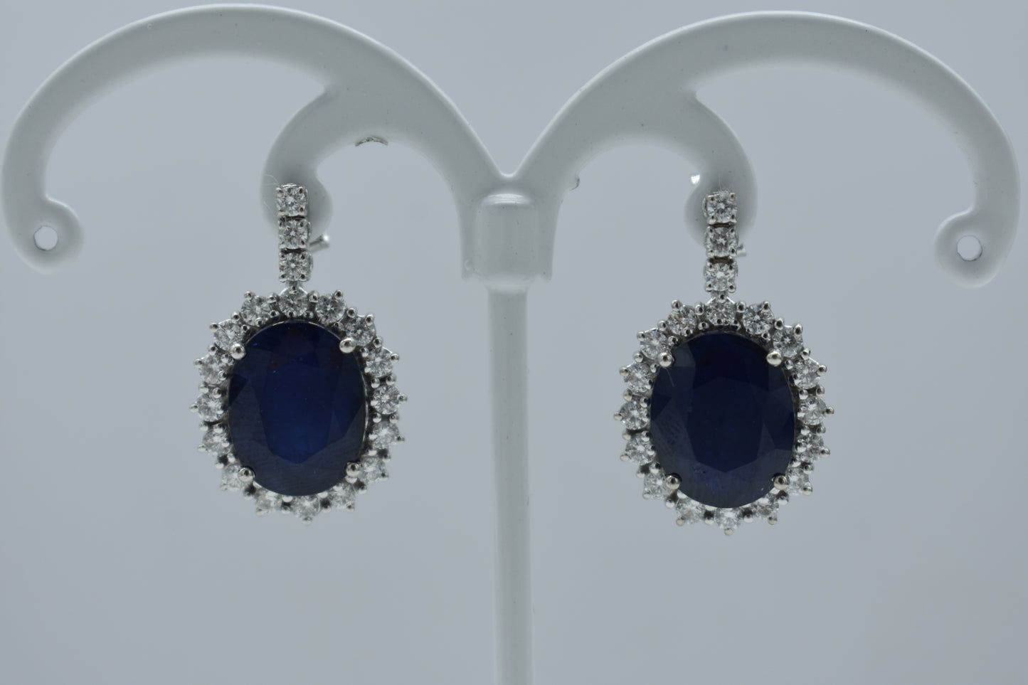 Orecchini pendenti di zaffiro