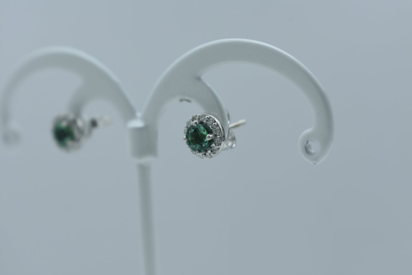 Orecchini punto luce di smeraldo