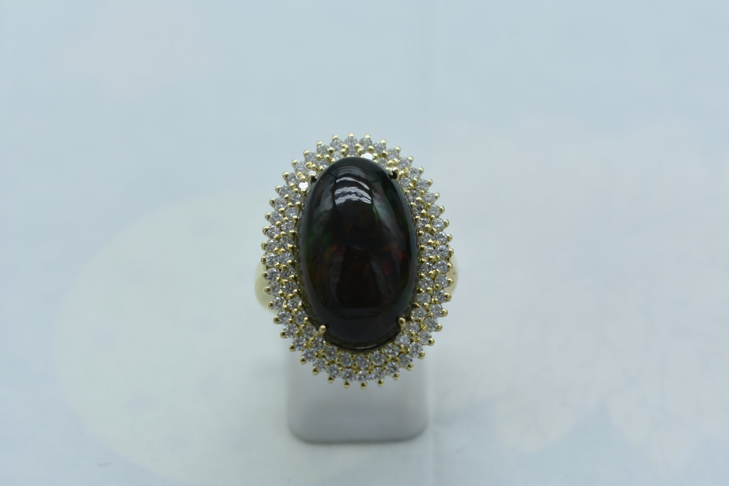 Anello con opale verde e diamanti