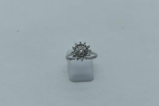 Anello con Diamante centrale e Diamanti laterali