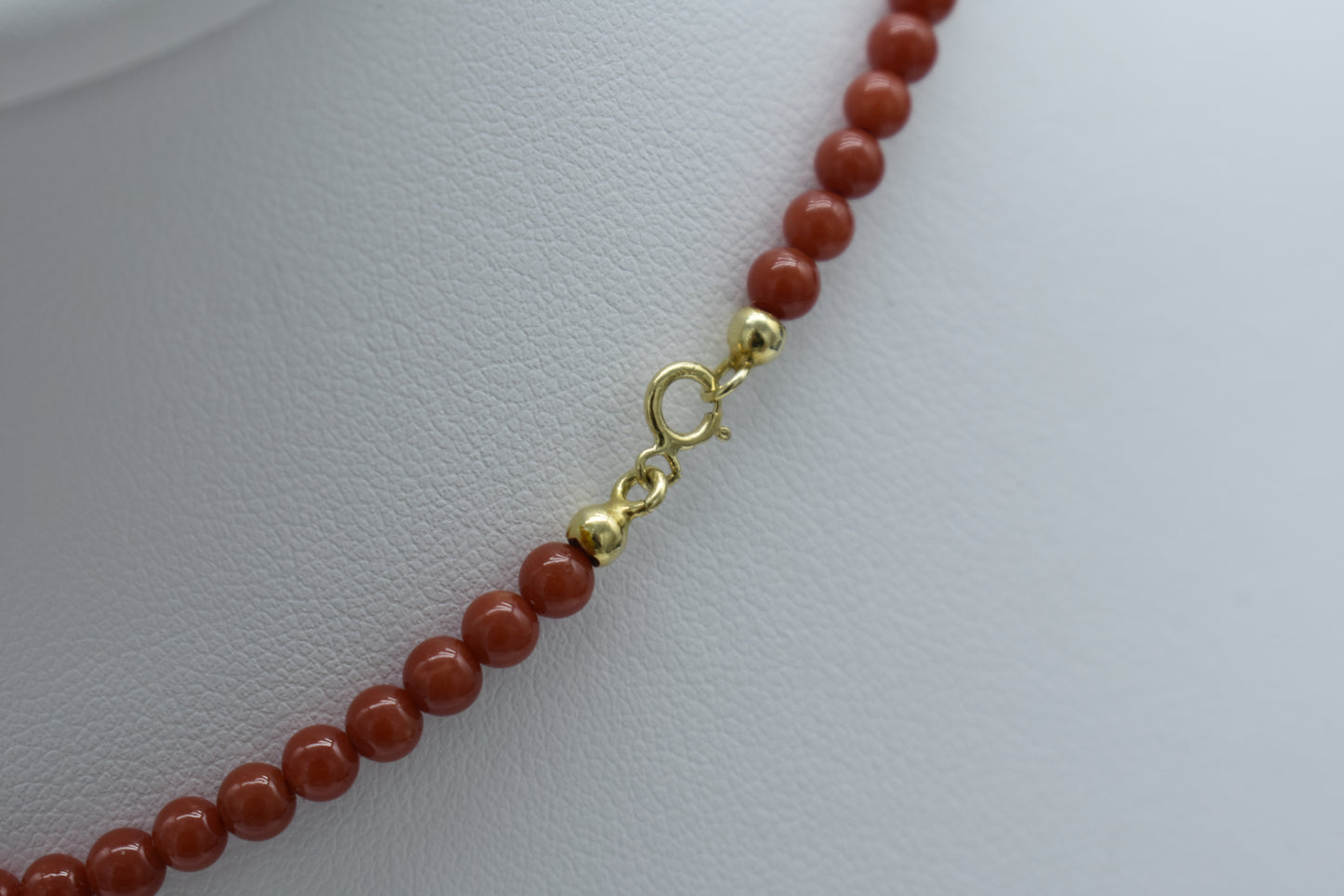 Collana con pallini di corallo