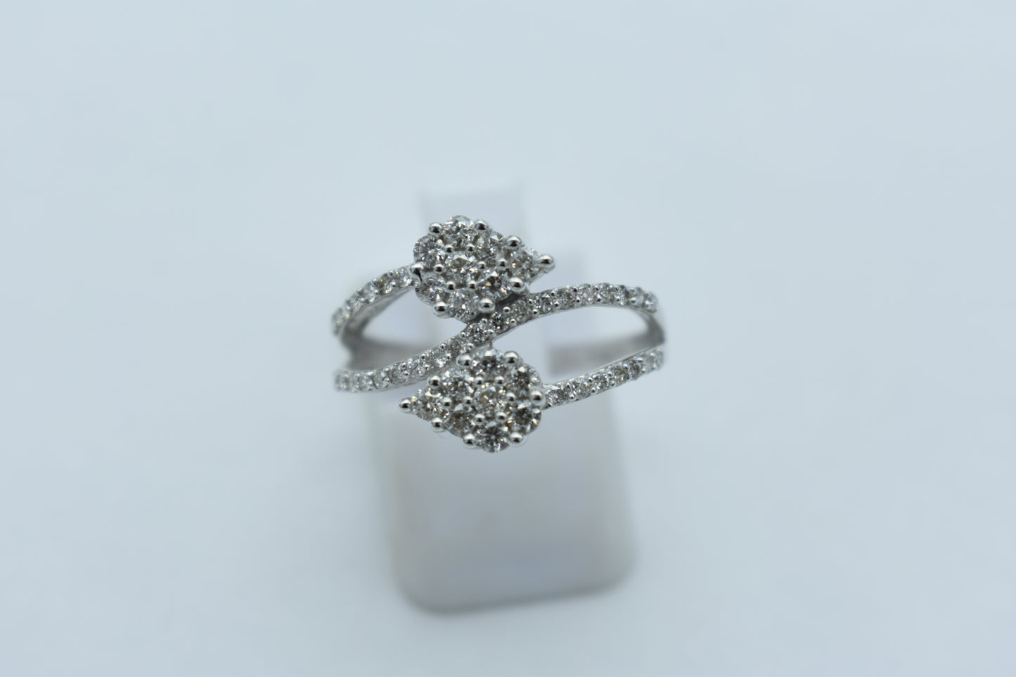 Anello pavè a goccia