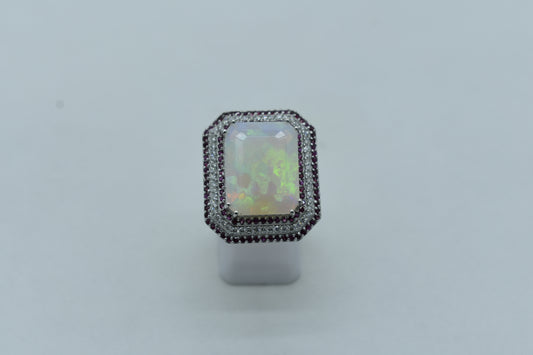 Anello con Opale e giro di Rubini e Diamanti