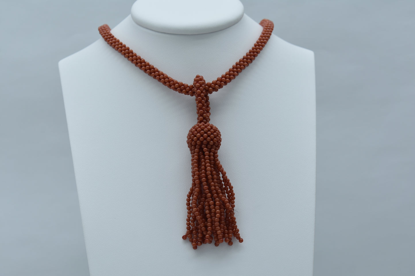 Collana con pendente di corallo