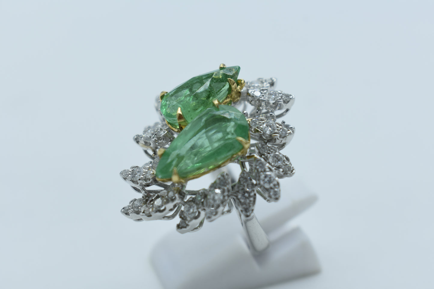 Anello con gocce di smerali