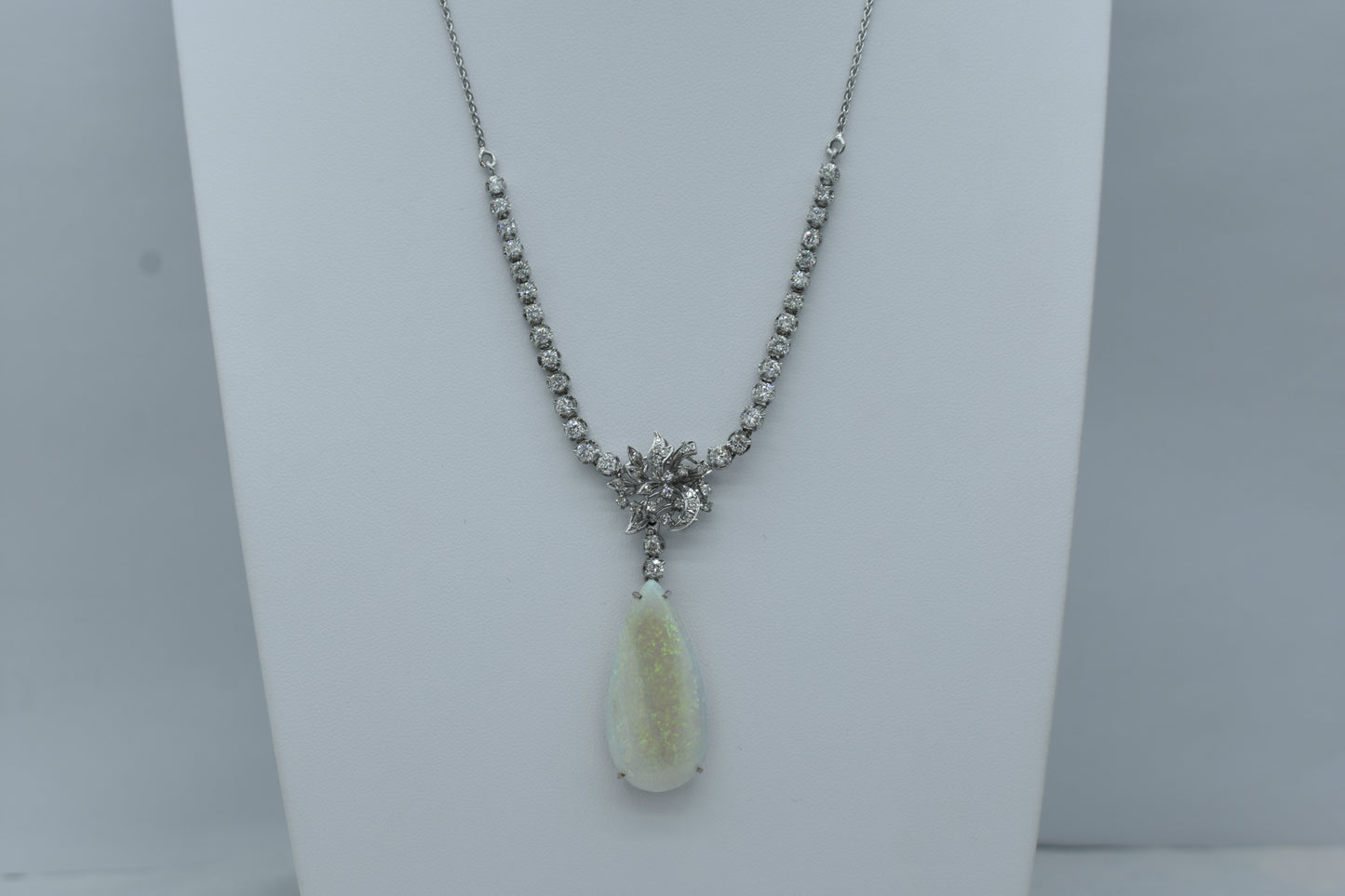 Collana con opale e diamanti
