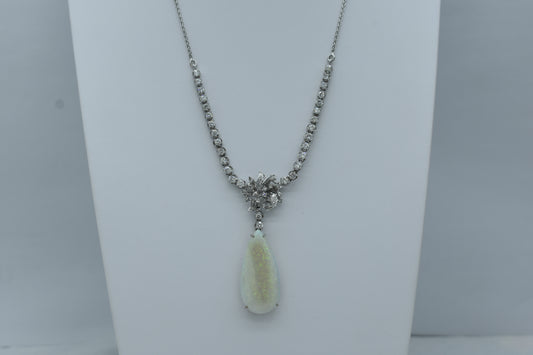 Collana con opale e diamanti