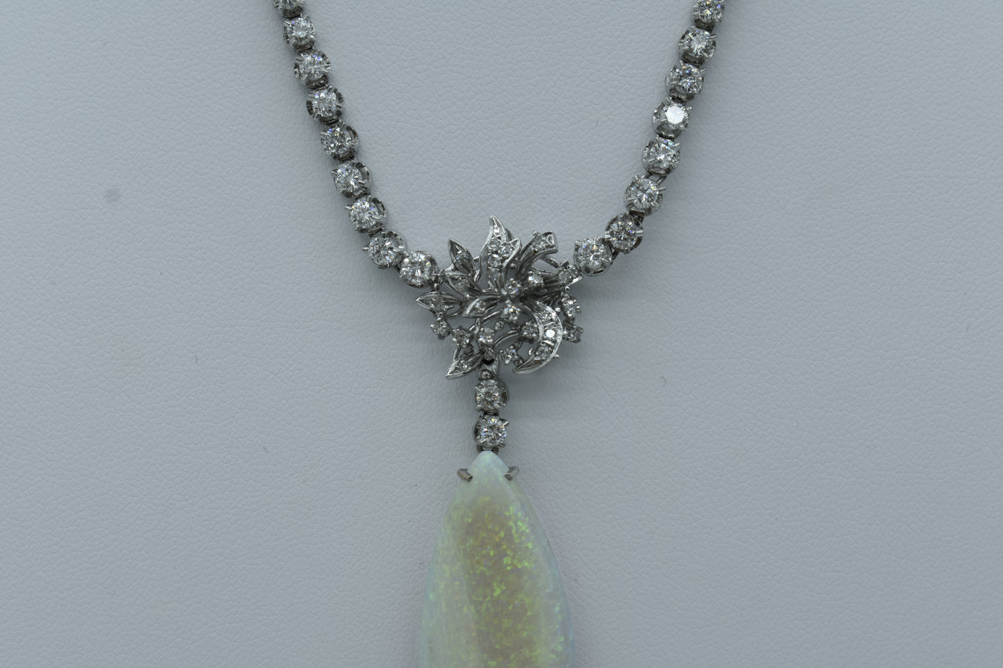 Collana con opale e diamanti