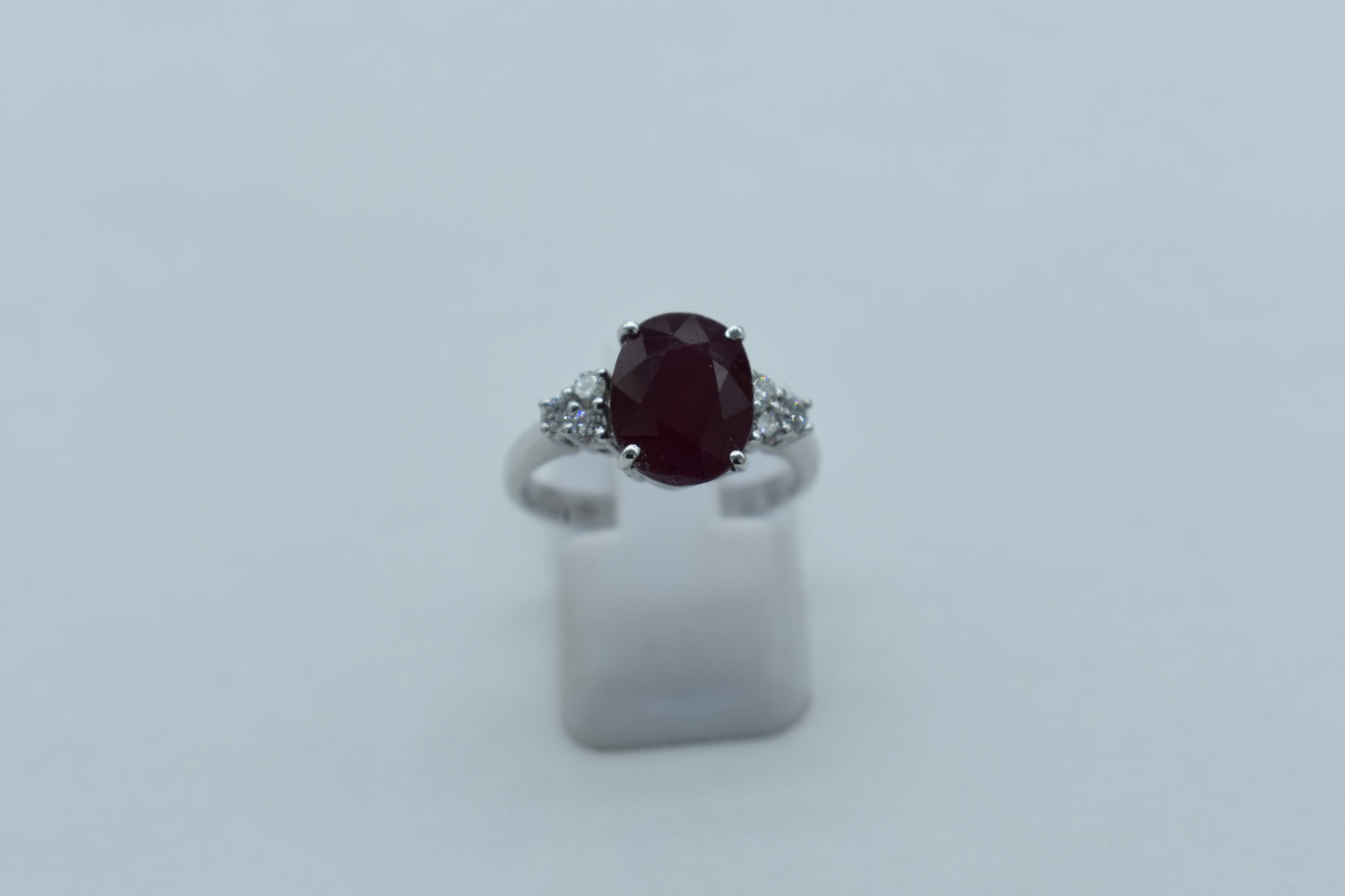 Anello rubino e diamanti