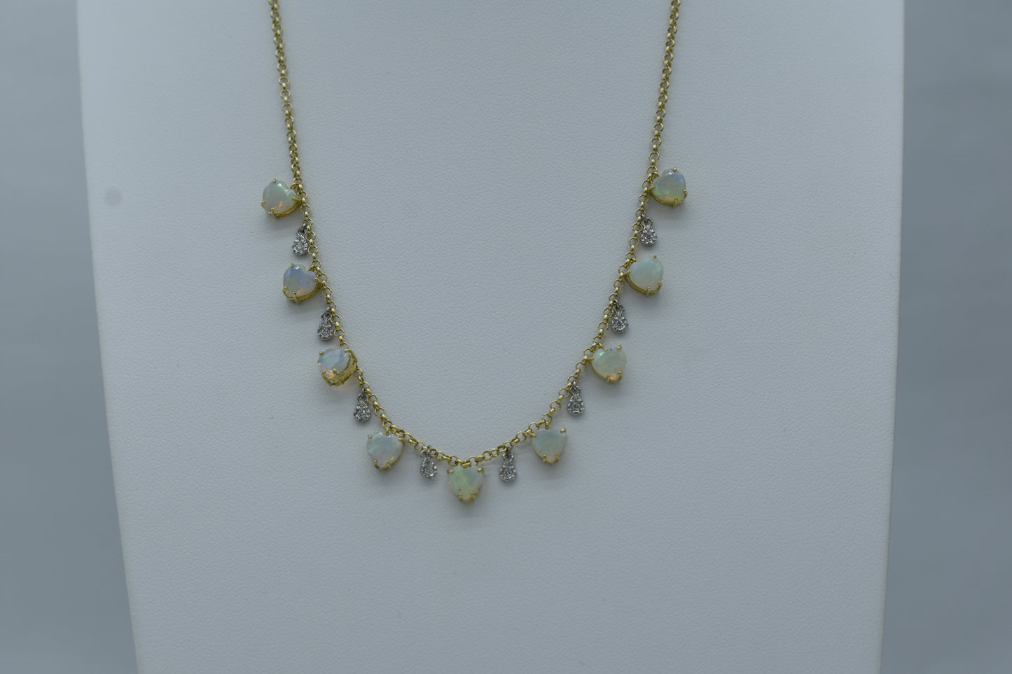 Collana con cuori di opale