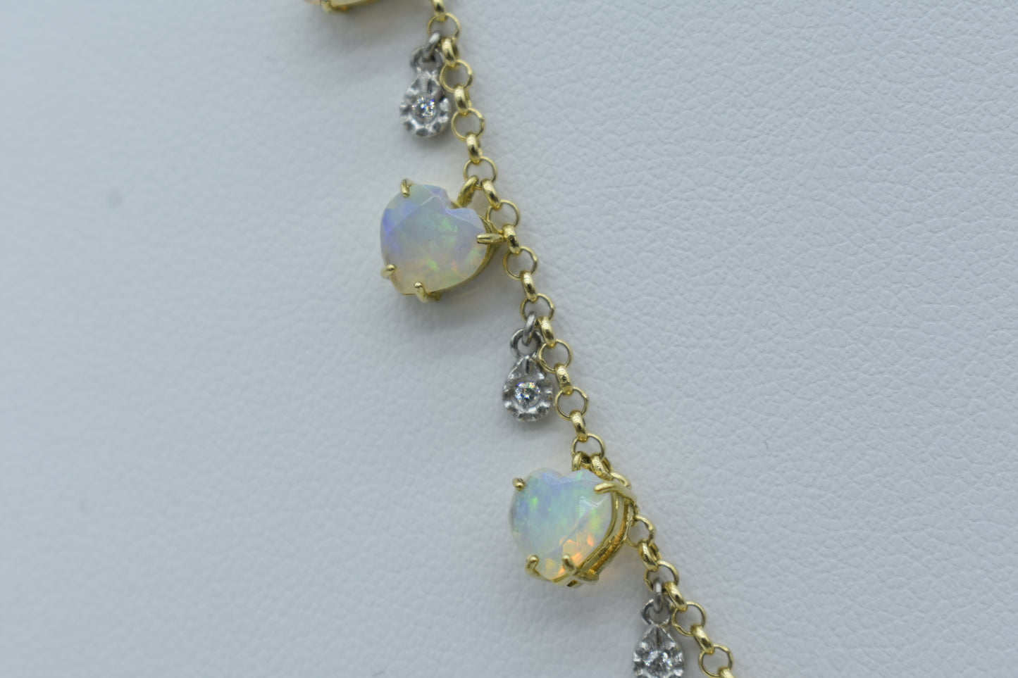 Collana con cuori di opale