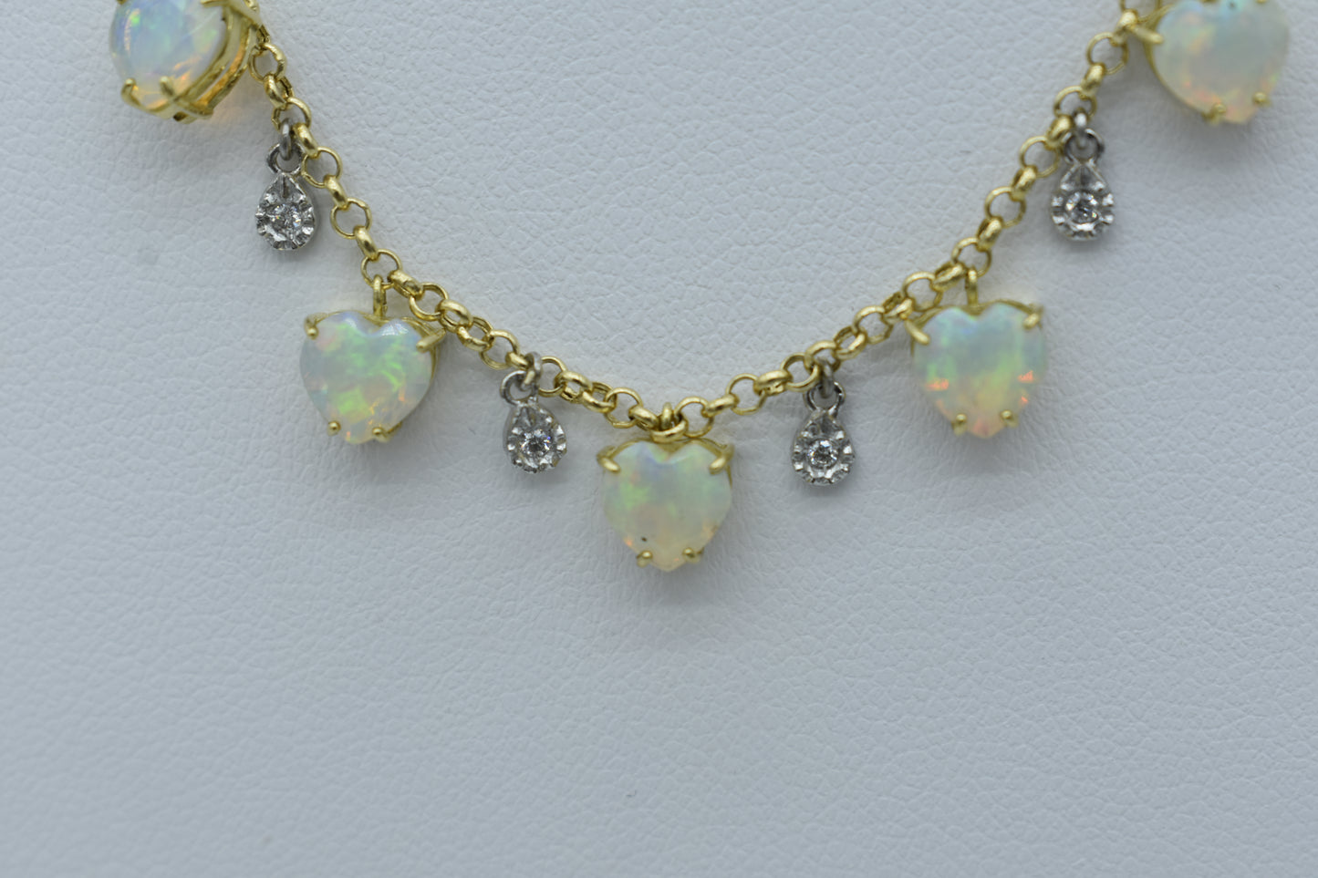 Collana con cuori di opale