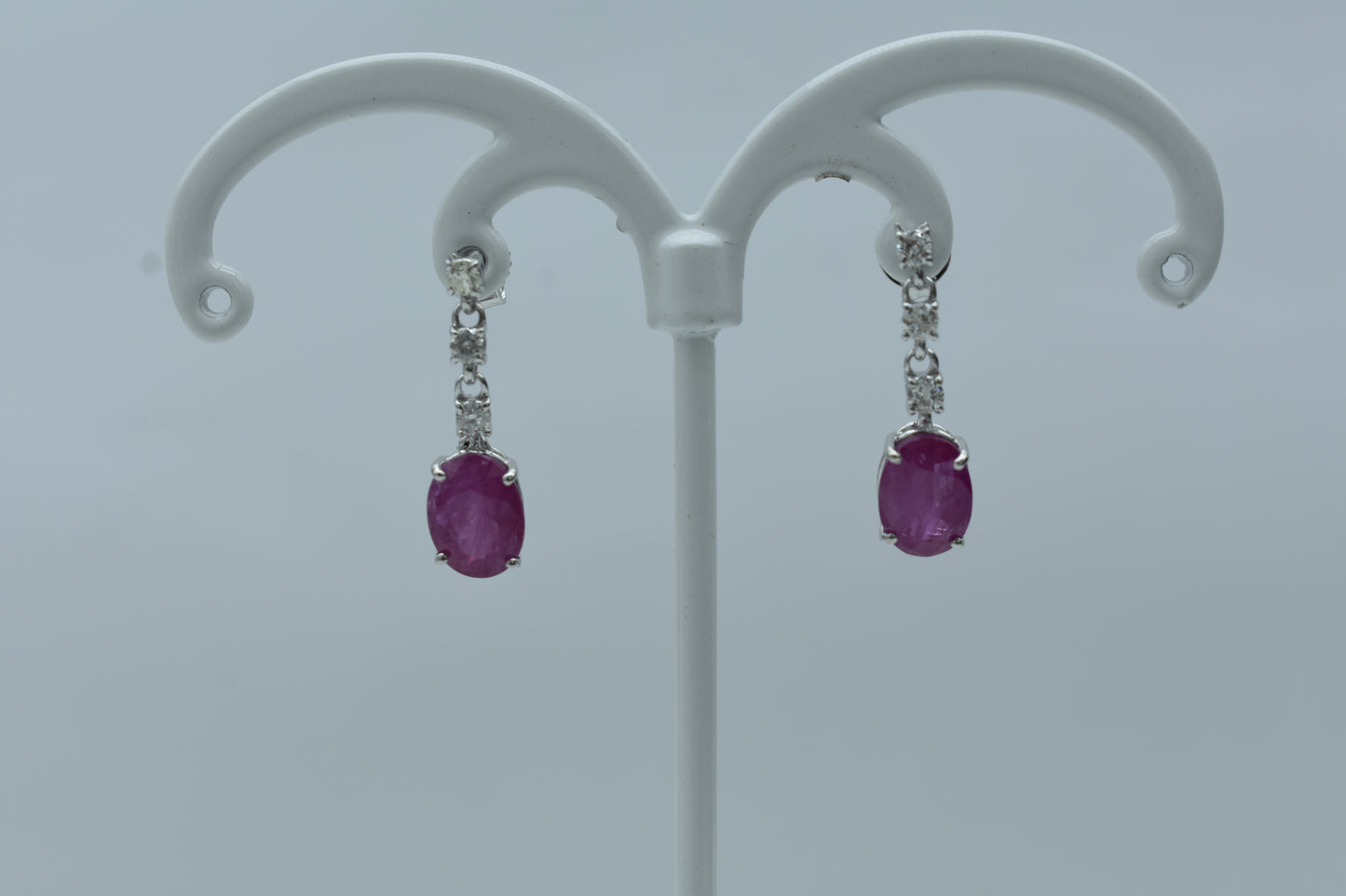 Orecchini con diamanti e rubino