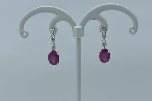 Orecchini con diamanti e rubino