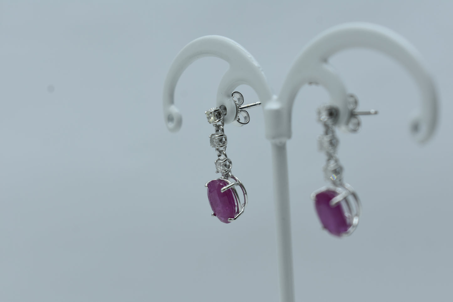 Orecchini con diamanti e rubino