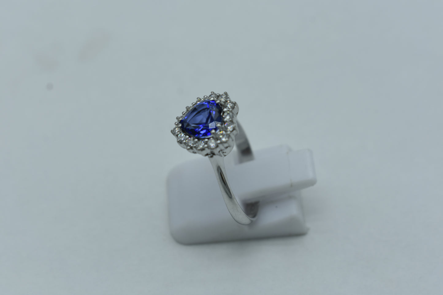 Anello cuore zaffiro