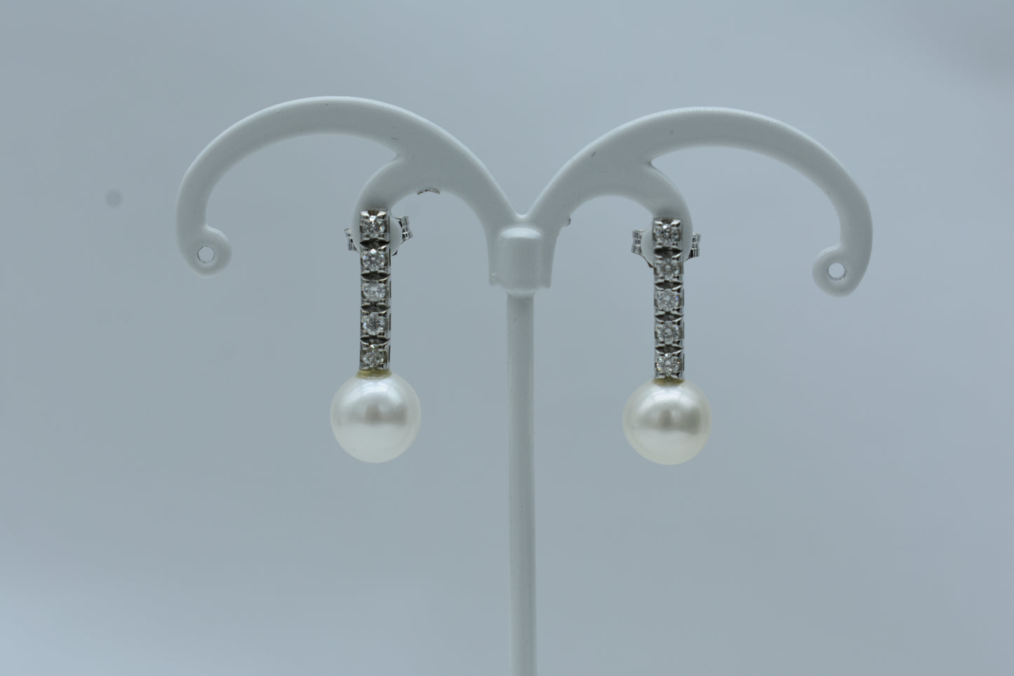 Orecchini pendenti con perla