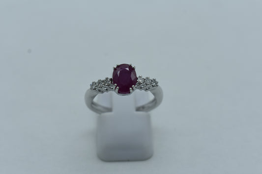 Anello con rubino e diamanti